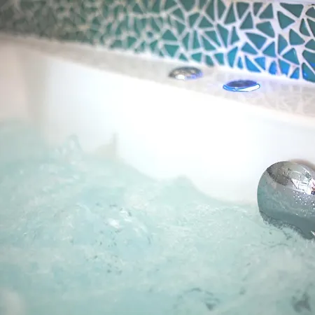 Βίλα De 3 Chambres Avec Piscine Privee Jacuzzi Et Jardin Clos A *
