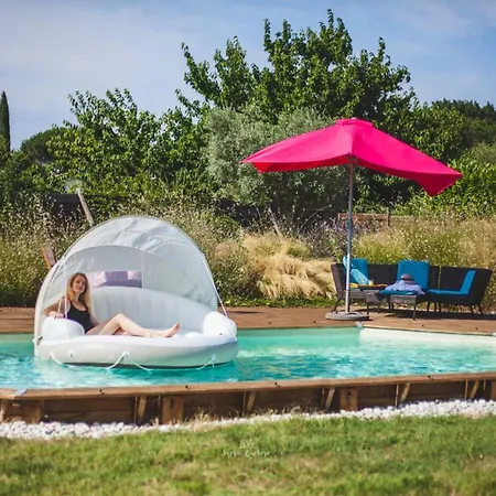 De 3 Chambres Avec Piscine Privee Jacuzzi Et Jardin Clos A *