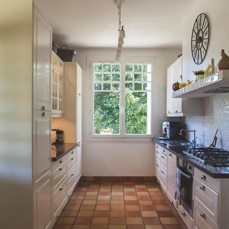 De 3 Chambres Avec Piscine Privee Jacuzzi Et Jardin Clos A *