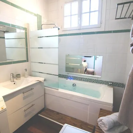 Villa De 3 Chambres Avec Piscine Privee Jacuzzi Et Jardin Clos A