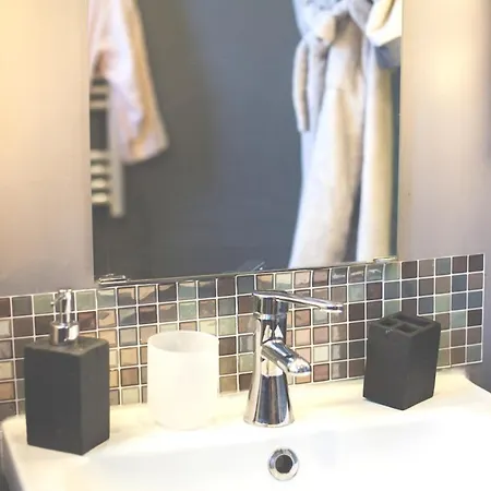 De 3 Chambres Avec Piscine Privee Jacuzzi Et Jardin Clos A Villa Noé
